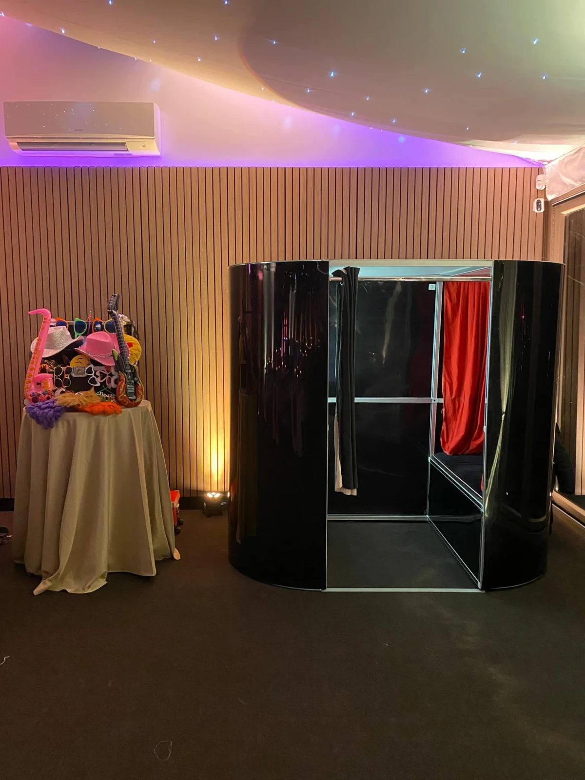 Oval Booth Hire Gallery media 10