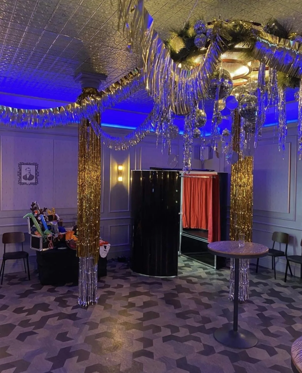 Oval Booth Hire Gallery media 5