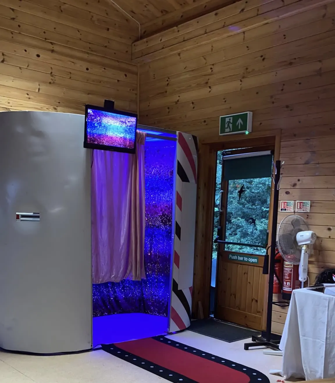 Oval Booth Hire Gallery media 6