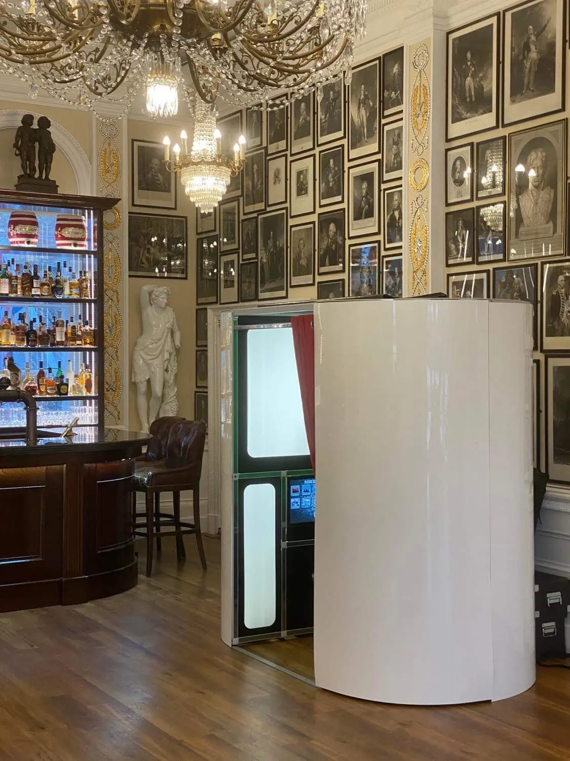 Oval Booth Hire Gallery media 7